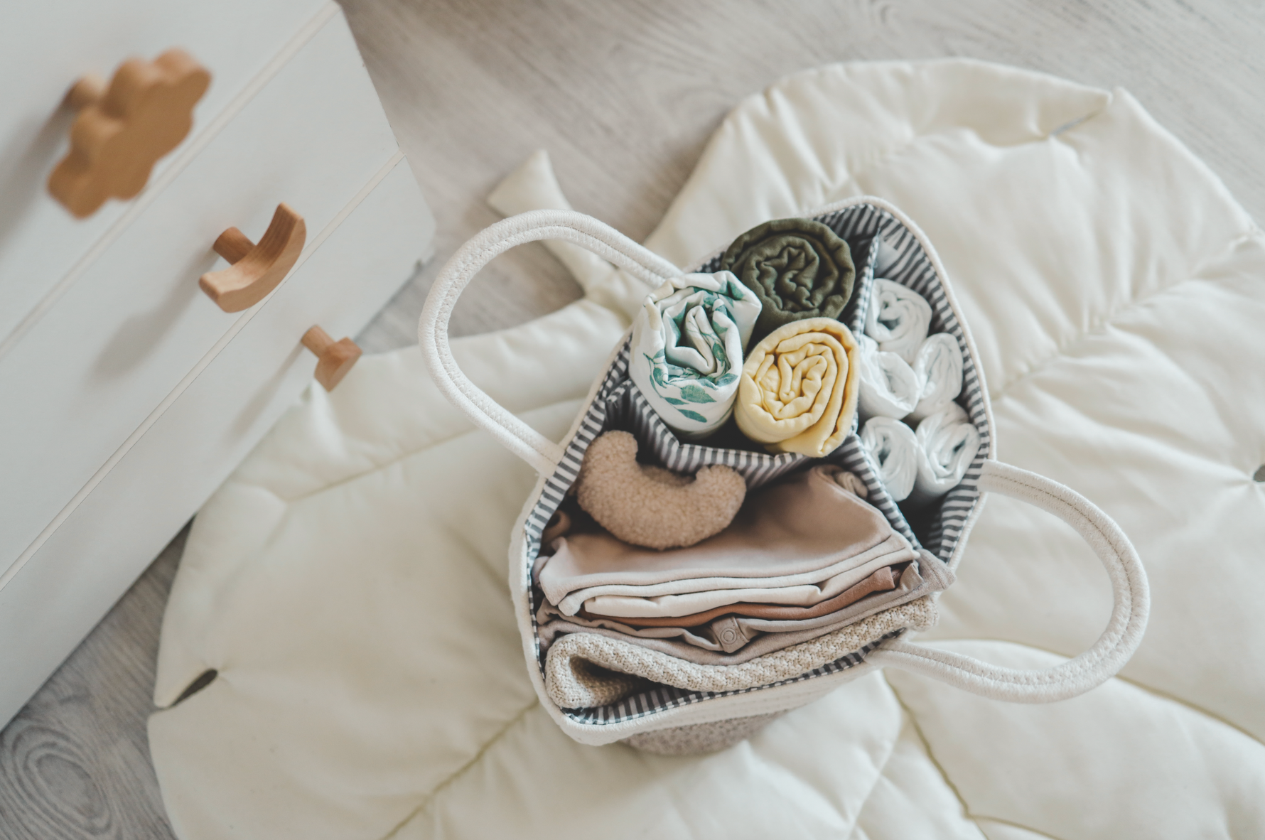 The Super-Mom Diaper-Bag: 10 Must-Haves for Every Parent on the Move